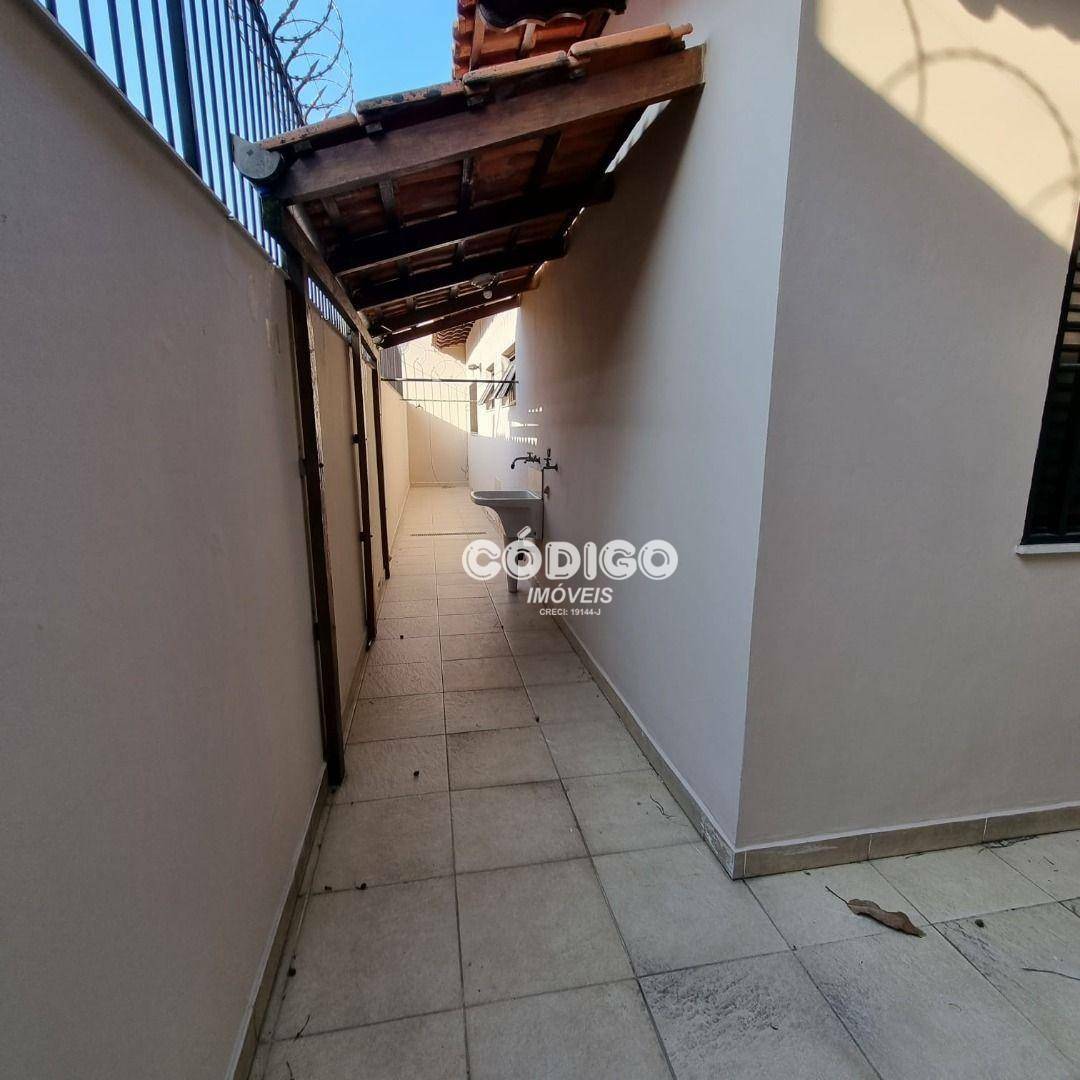 Casa à venda e aluguel com 3 quartos, 250m² - Foto 17