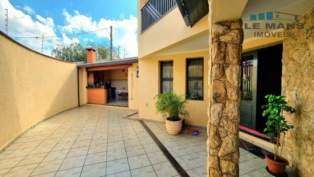 Casa à venda com 3 quartos, 205m² - Foto 1