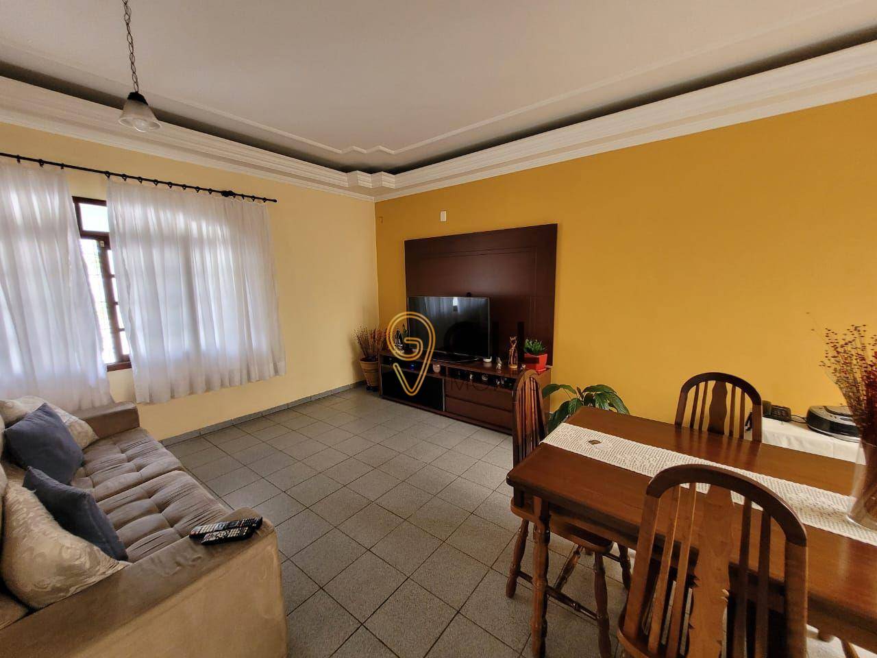 Casa à venda com 3 quartos, 175m² - Foto 1