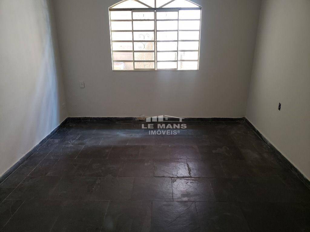 Casa à venda com 1 quarto, 48m² - Foto 2