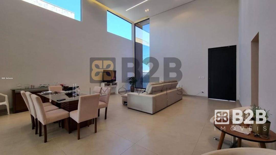 Casa à venda com 3 quartos, 225m² - Foto 2