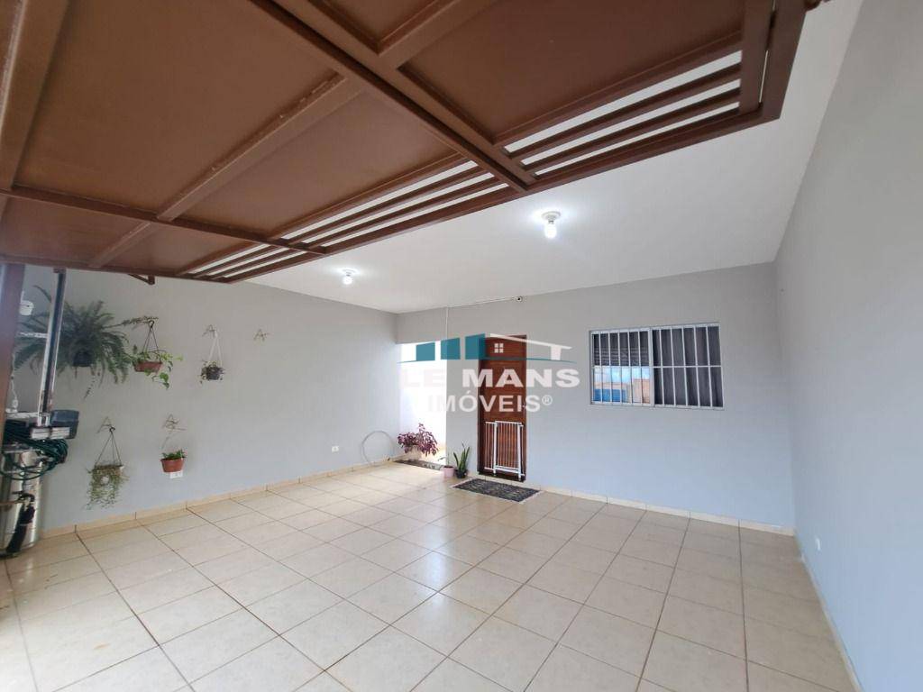 Casa à venda com 2 quartos, 120m² - Foto 1