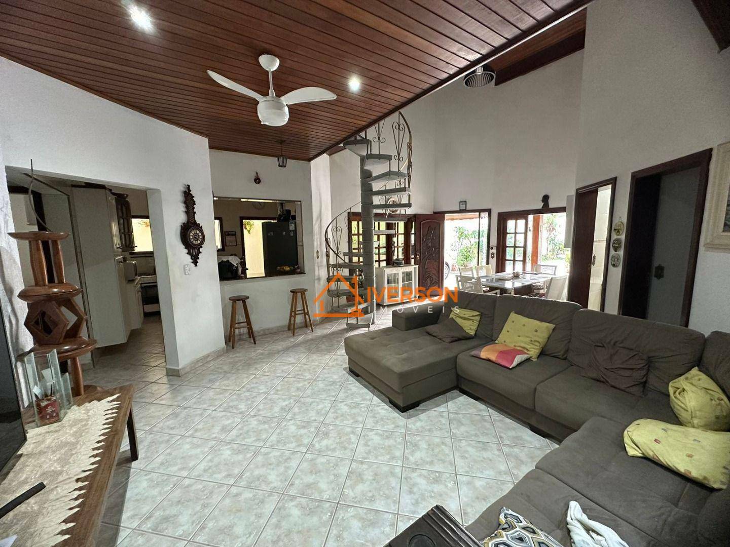 Casa à venda com 5 quartos, 190m² - Foto 4