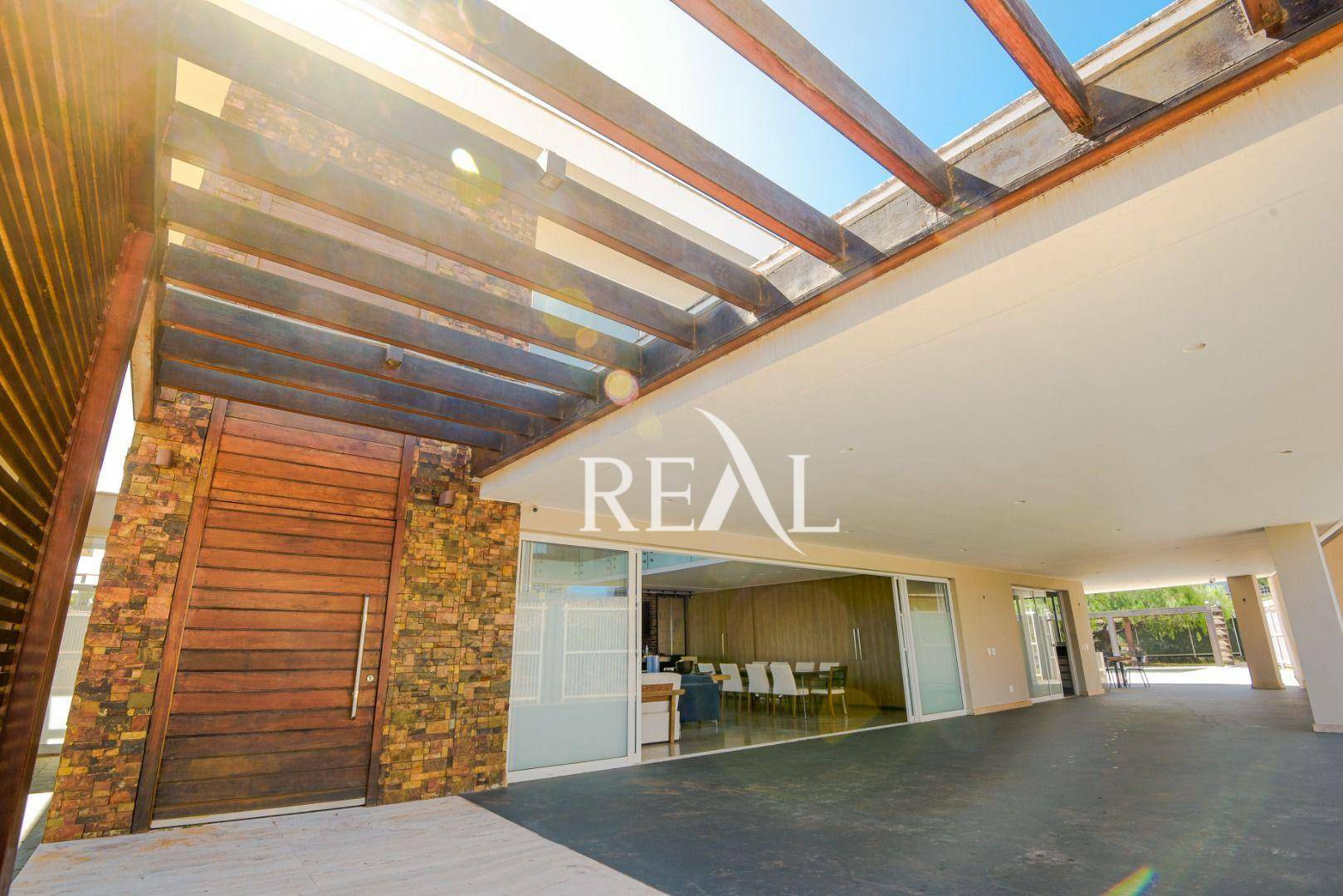Casa à venda com 4 quartos, 730m² - Foto 2