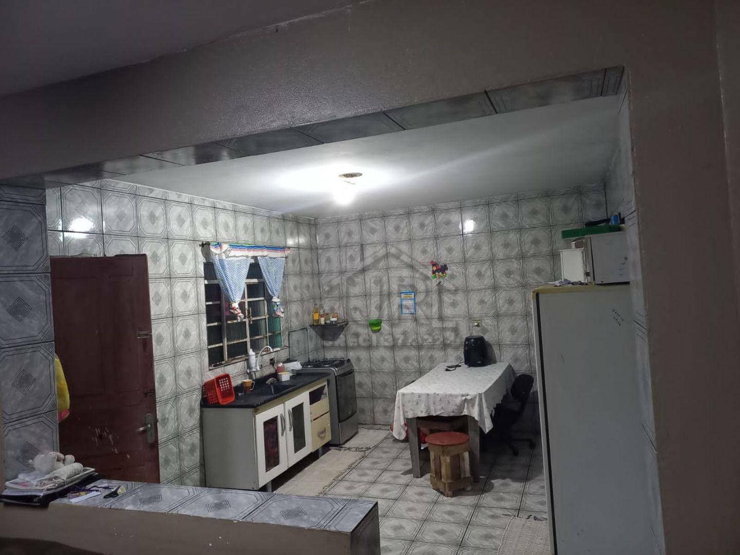 Casa à venda com 2 quartos, 178m² - Foto 2