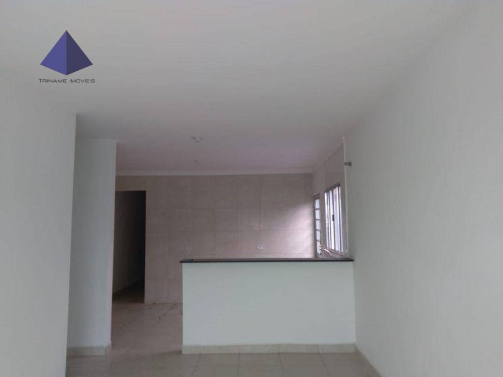 Casa à venda com 2 quartos, 60m² - Foto 4