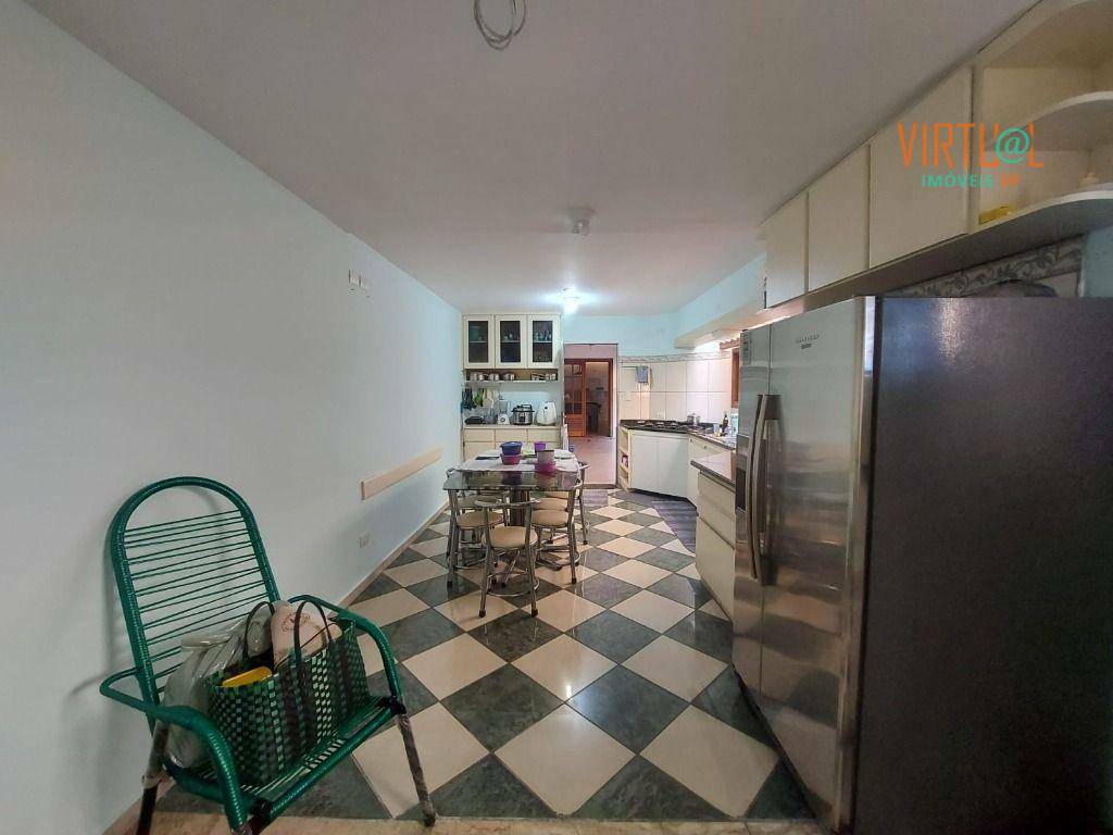 Casa à venda e aluguel com 3 quartos, 250m² - Foto 2