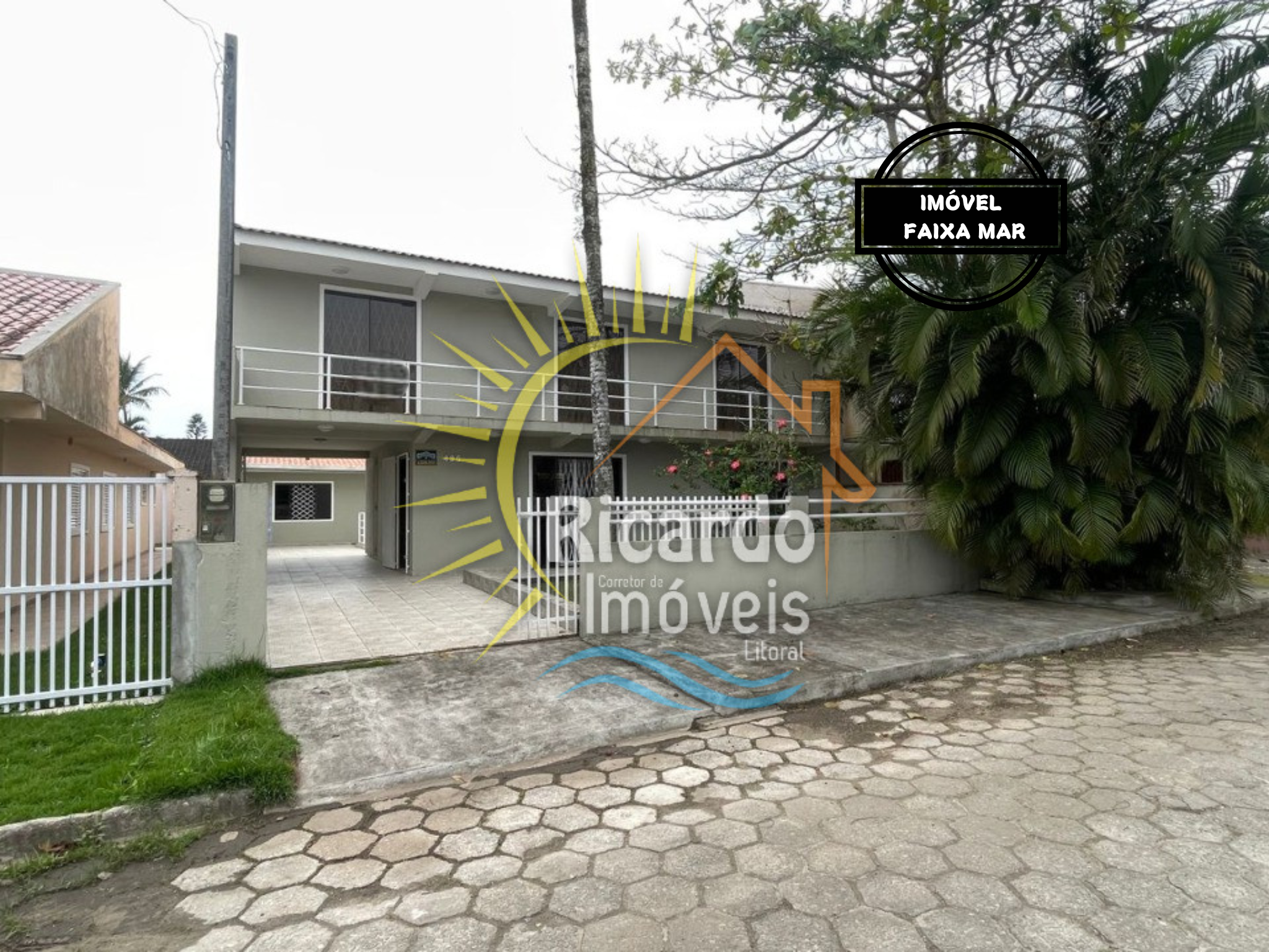 Casa à venda com 3 quartos, 240m² - Foto 1