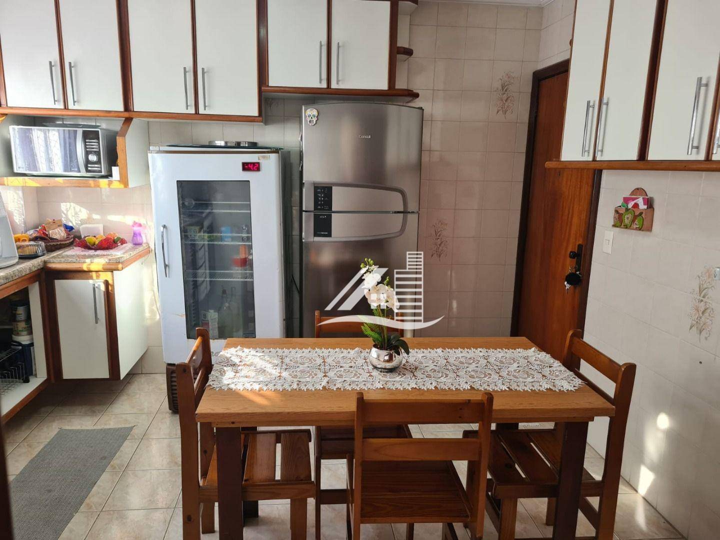 Apartamento à venda com 3 quartos, 135m² - Foto 4