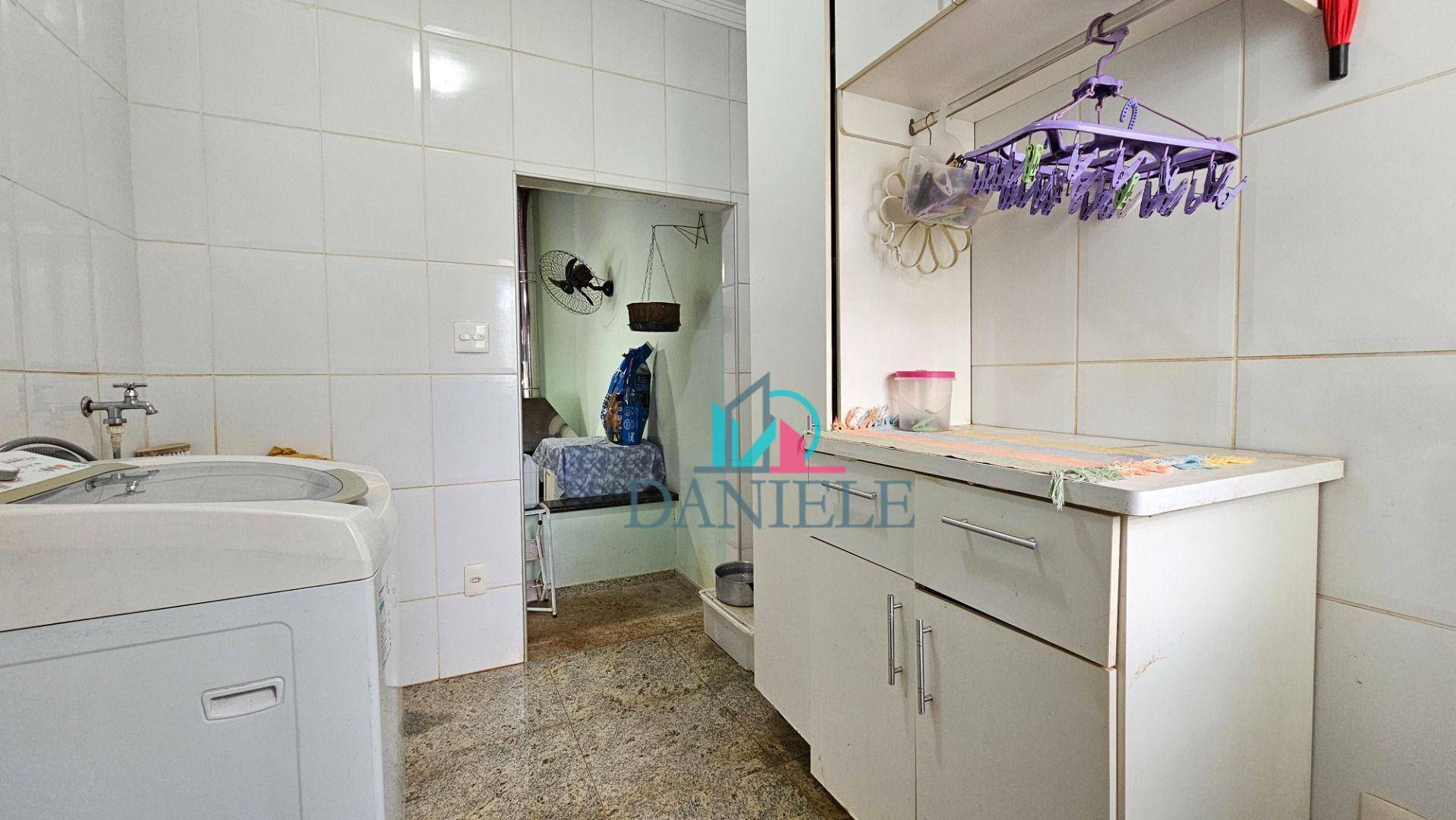 Casa à venda com 3 quartos, 206m² - Foto 25