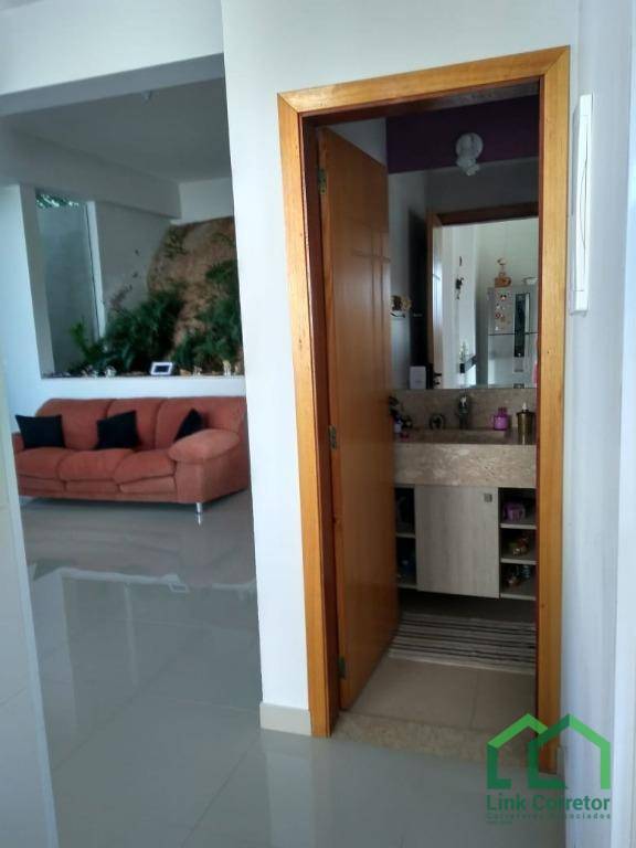 Casa de Condomínio à venda com 3 quartos, 220m² - Foto 3