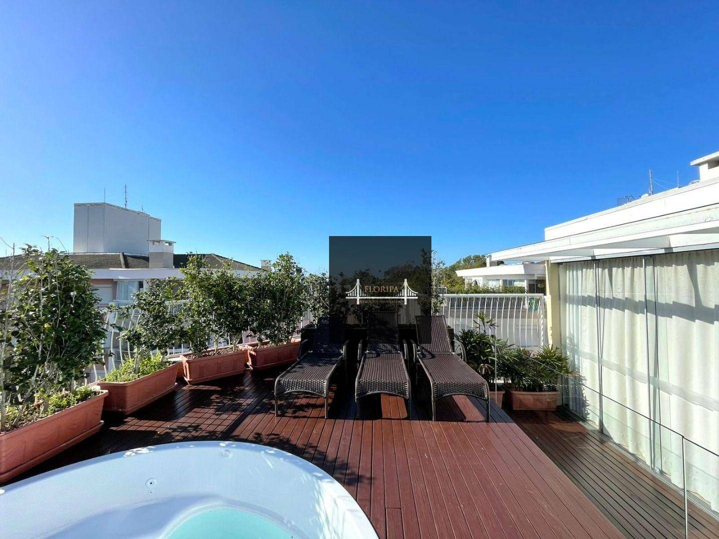 Cobertura à venda com 4 quartos, 400m² - Foto 1