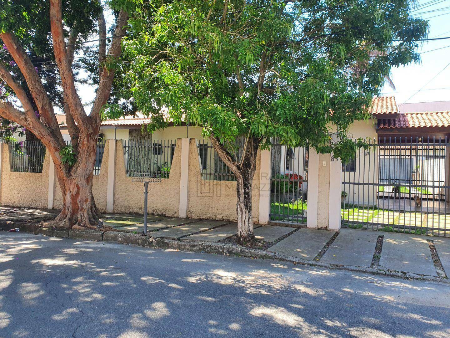 Casa à venda com 3 quartos, 295m² - Foto 1