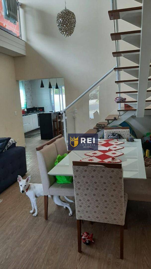 Casa à venda com 3 quartos, 186m² - Foto 1