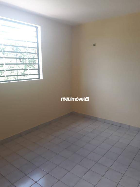 Apartamento à venda com 2 quartos, 64m² - Foto 4