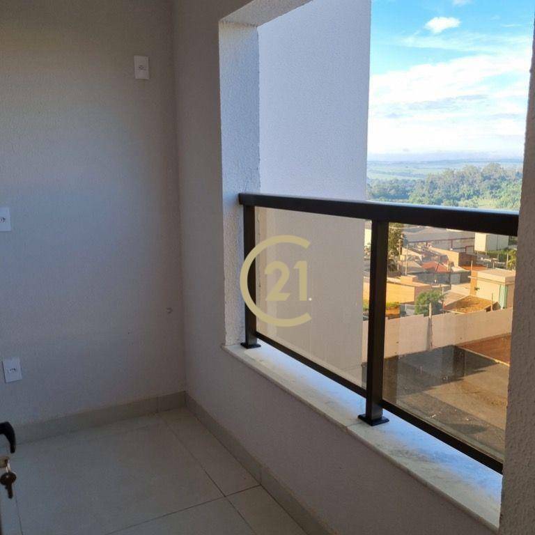Apartamento à venda com 3 quartos, 74m² - Foto 2