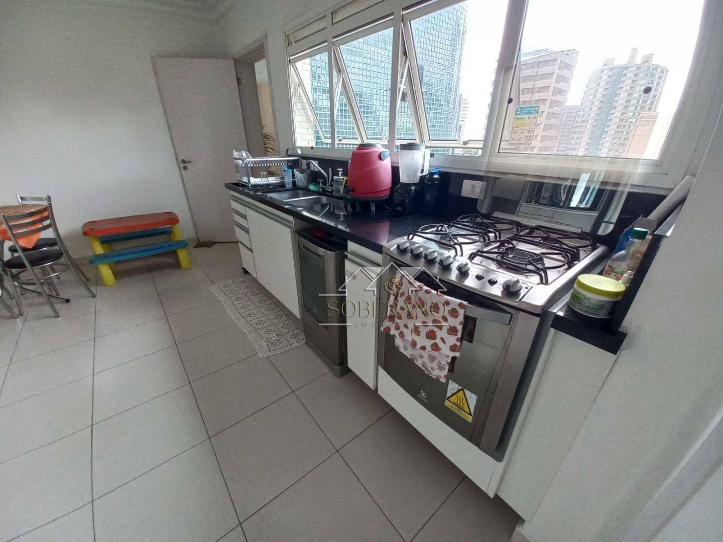 Apartamento à venda com 3 quartos, 165m² - Foto 15