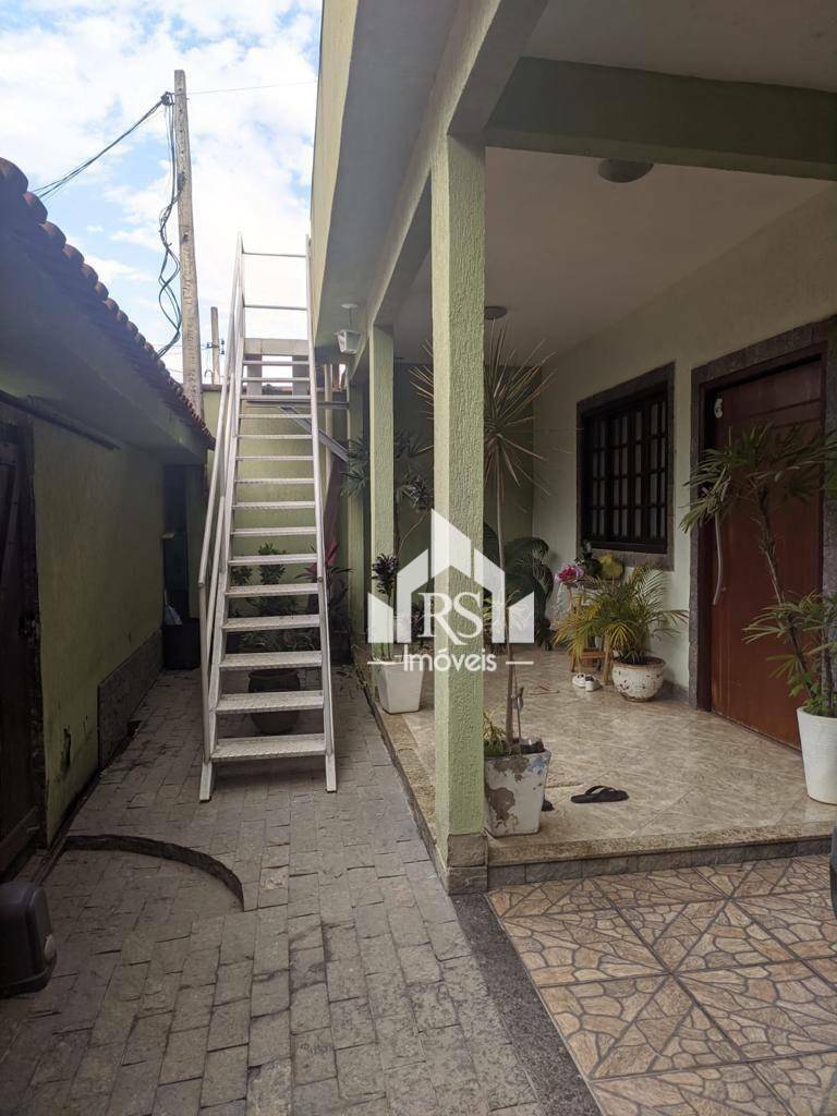 Casa de Condomínio à venda com 3 quartos, 180m² - Foto 2