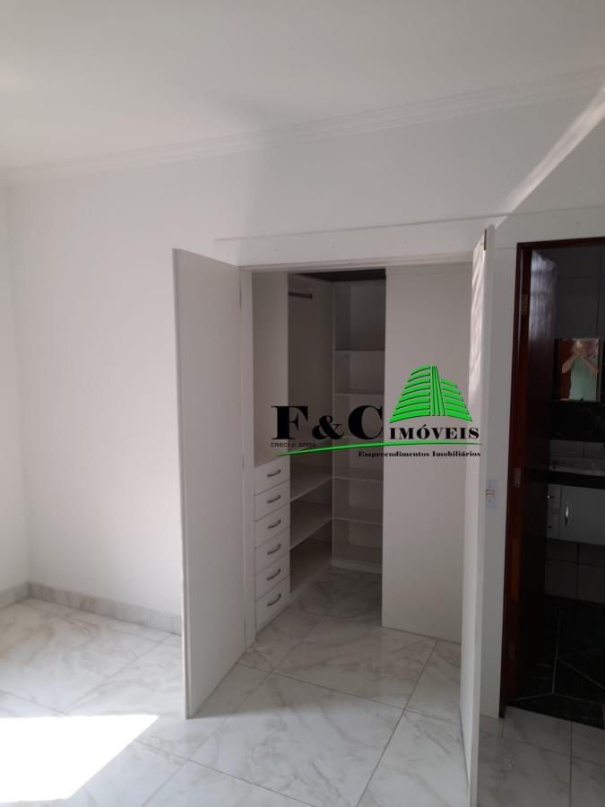 Casa à venda com 2 quartos, 140m² - Foto 2