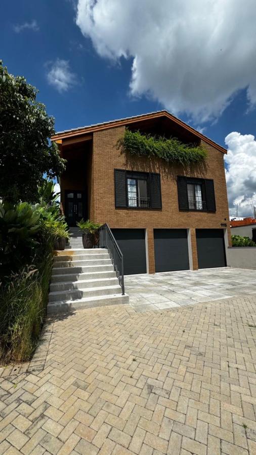 Casa de Condomínio à venda com 3 quartos, 370m² - Foto 1