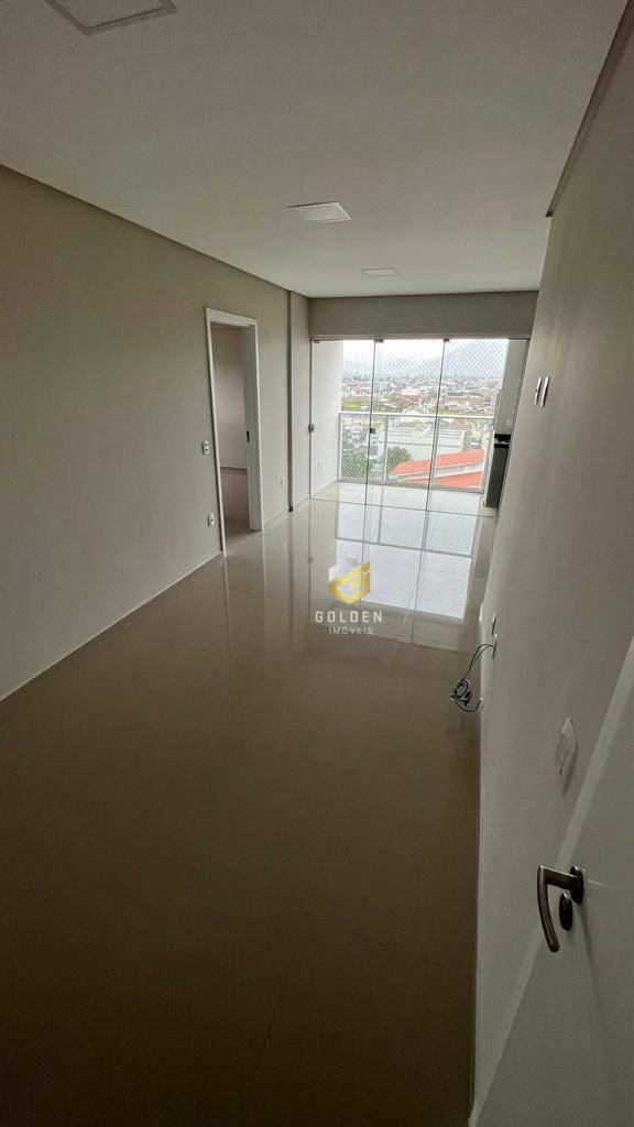 Apartamento à venda com 3 quartos, 98m² - Foto 2