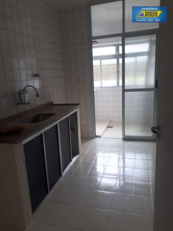 Apartamento à venda com 2 quartos, 64m² - Foto 2