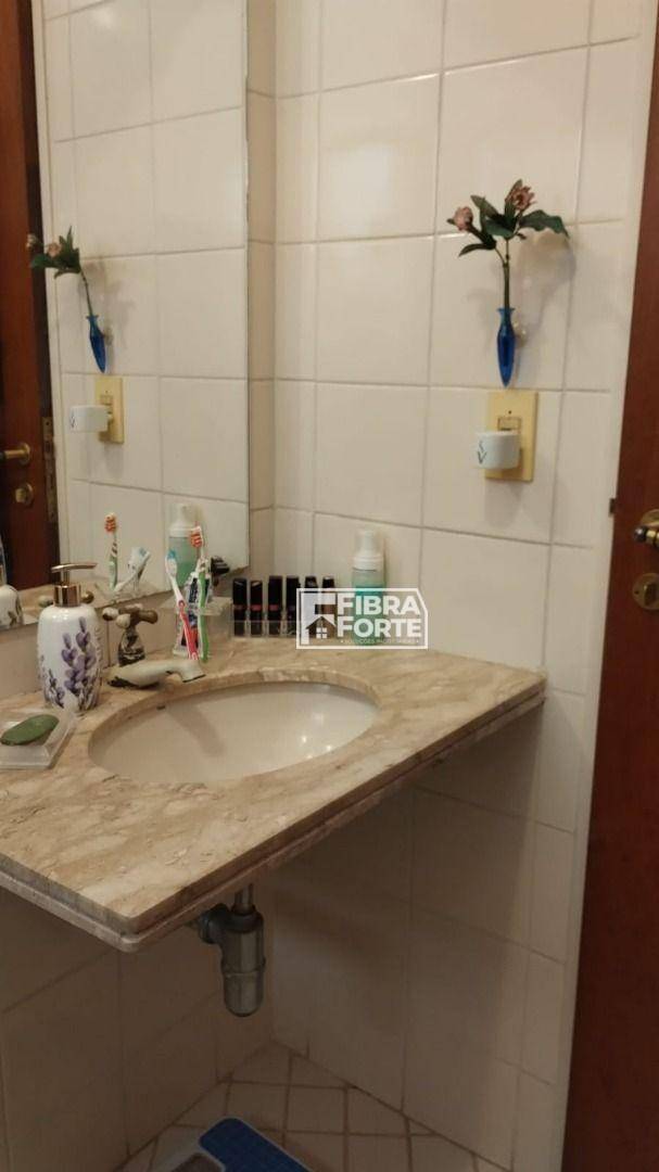 Apartamento para alugar com 3 quartos, 94m² - Foto 4