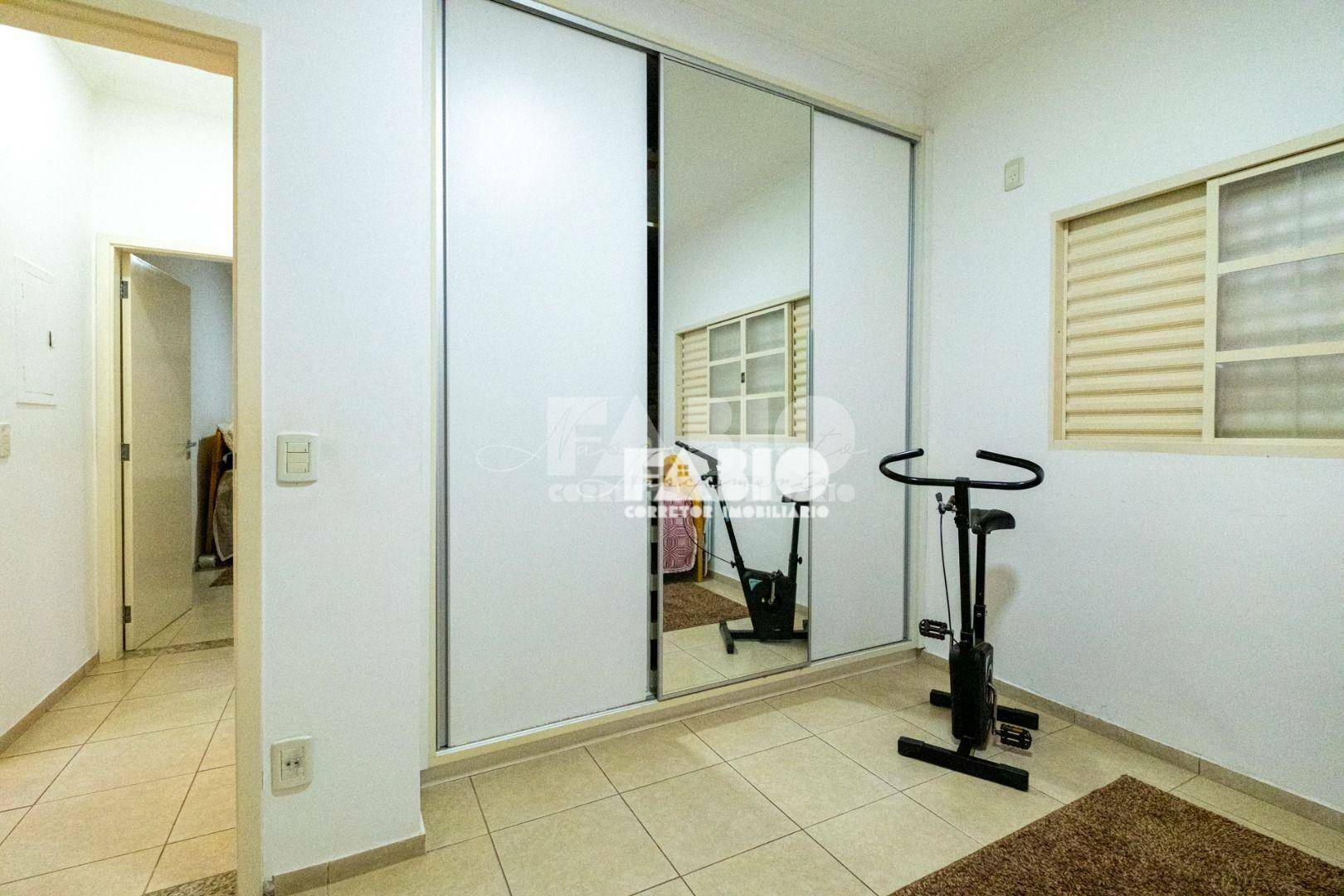 Casa à venda com 4 quartos, 220m² - Foto 12