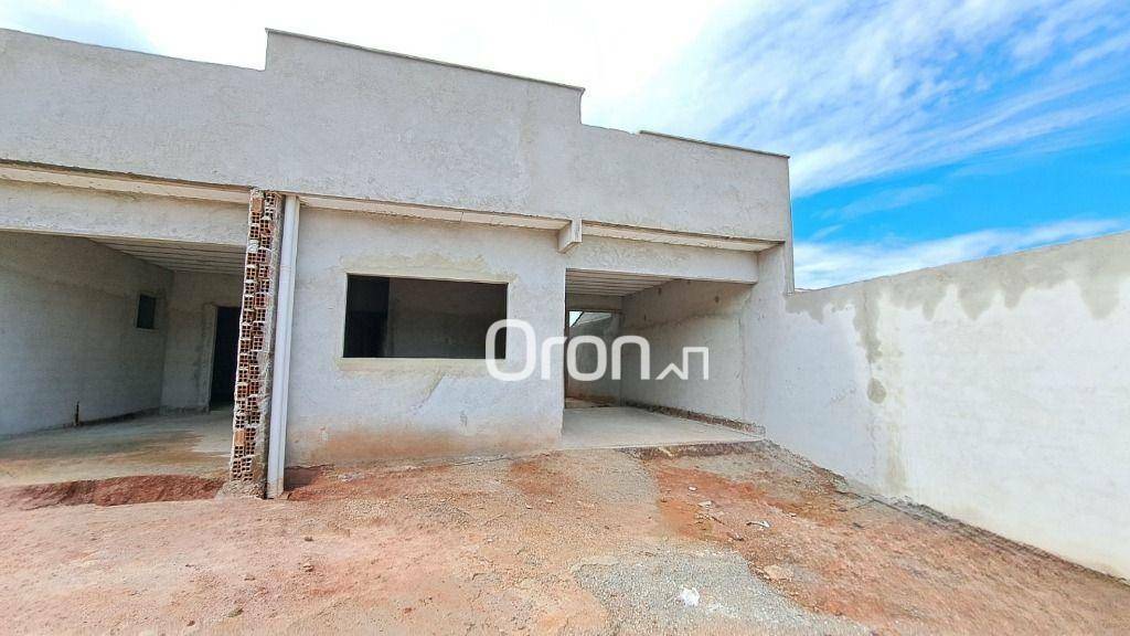 Casa à venda com 3 quartos, 128m² - Foto 1