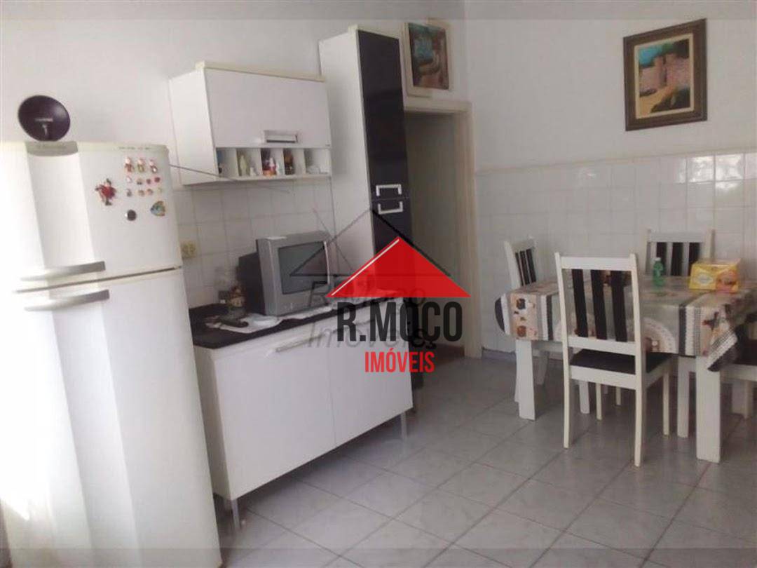 Casa à venda com 3 quartos, 201m² - Foto 4