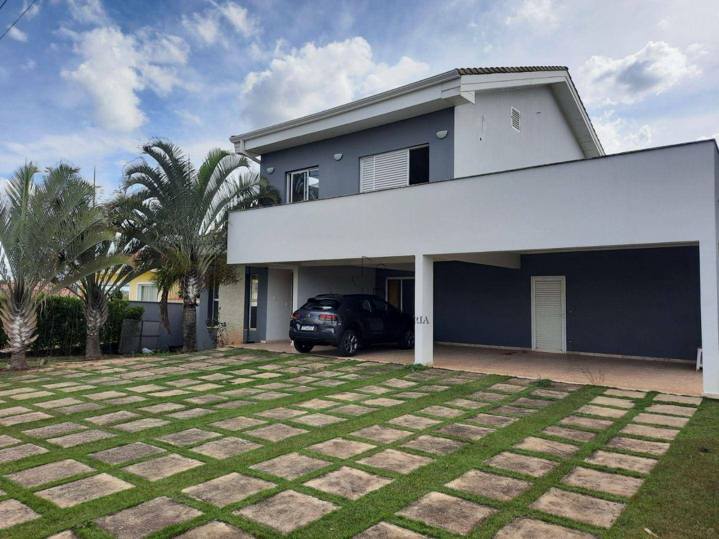 Casa de Condomínio à venda com 4 quartos, 331m² - Foto 1