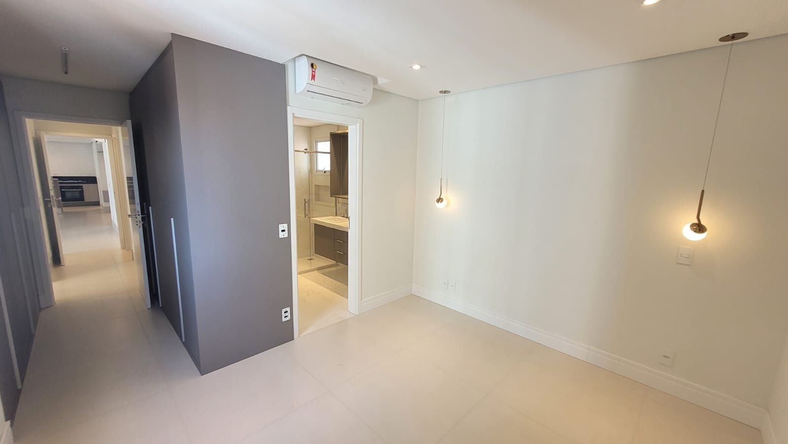 Apartamento à venda com 3 quartos, 156m² - Foto 2