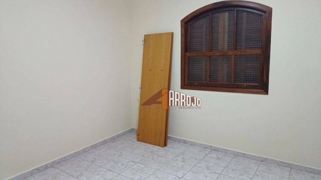 Sobrado à venda com 3 quartos, 220m² - Foto 4