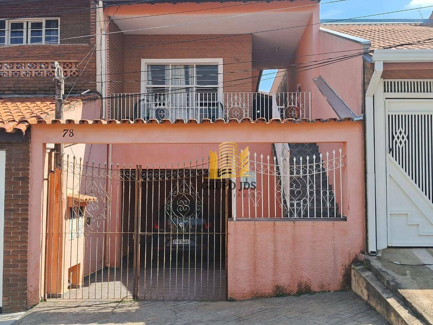 Casa à venda com 2 quartos, 136m² - Foto 1