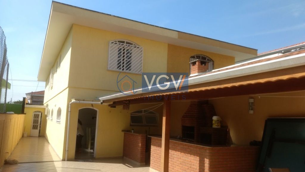 Casa à venda com 3 quartos, 290m² - Foto 2