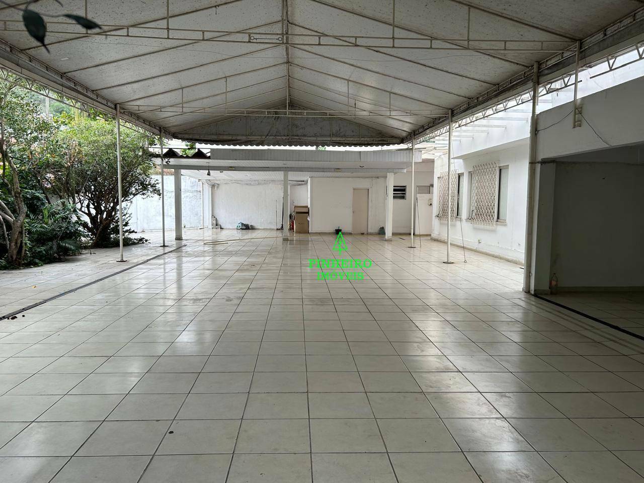 Casa à venda e aluguel com 2 quartos, 250m² - Foto 17