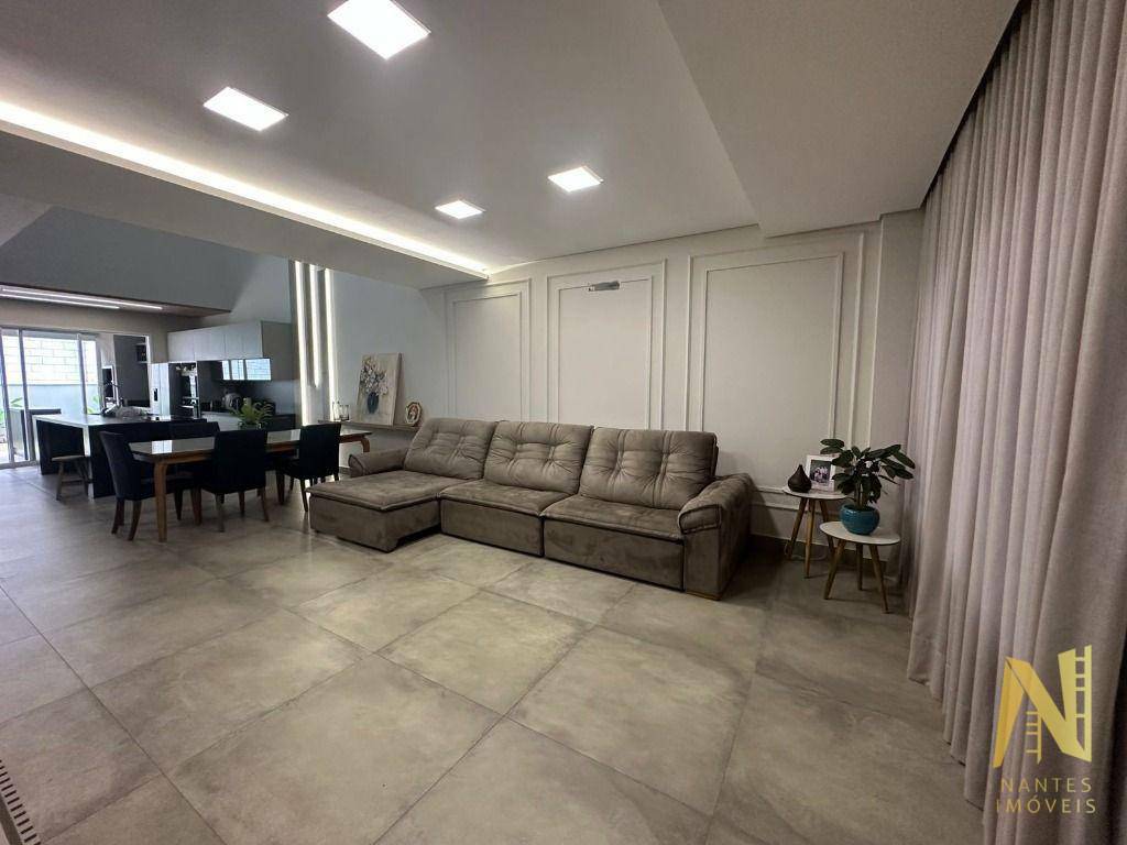 Casa de Condomínio à venda com 4 quartos, 290m² - Foto 4