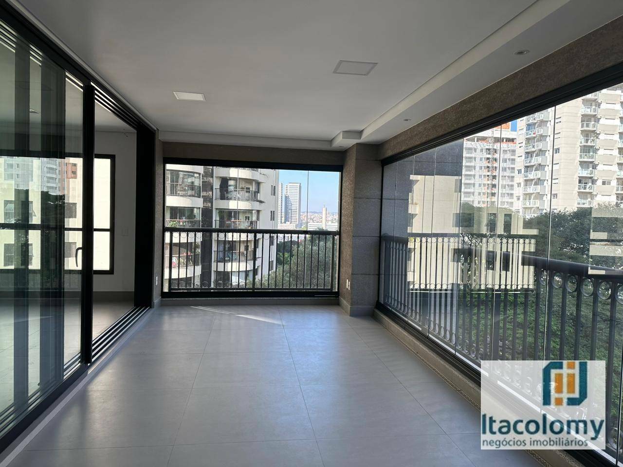 Apartamento à venda com 4 quartos, 360m² - Foto 2