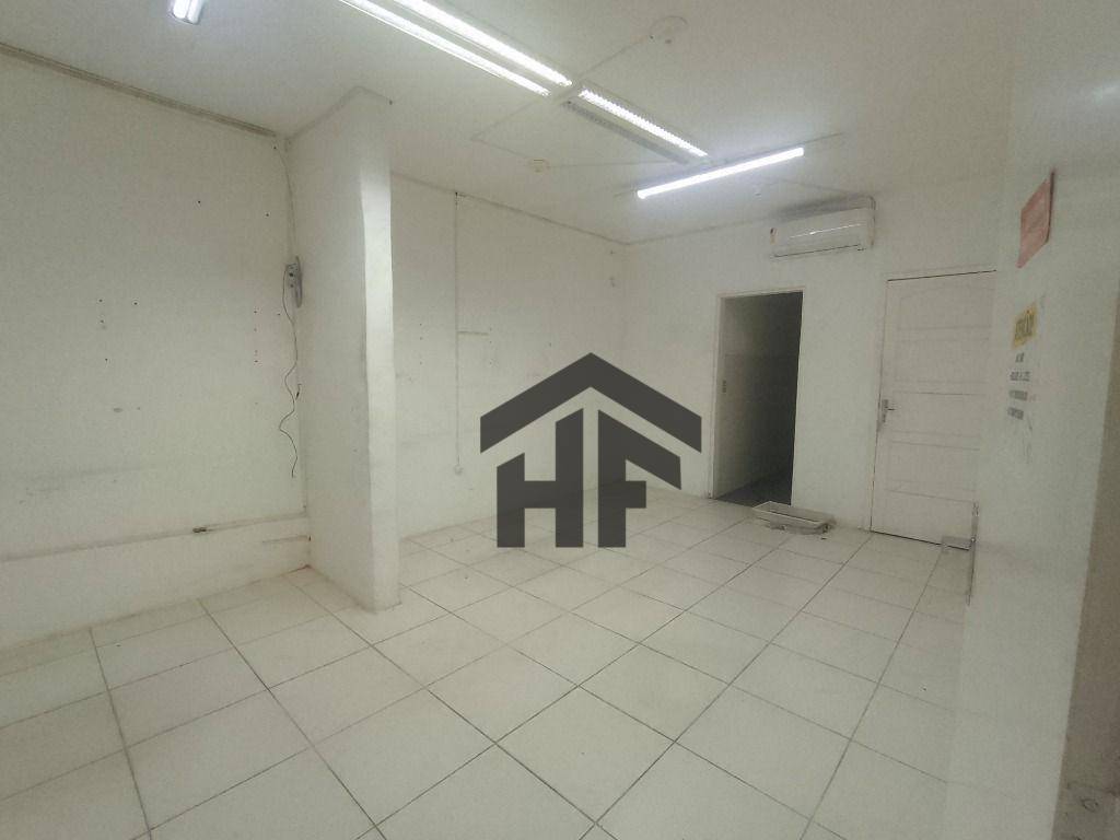 Casa para alugar com 4 quartos, 200m² - Foto 13