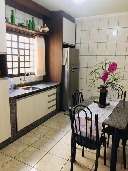 Casa à venda com 3 quartos, 200m² - Foto 7