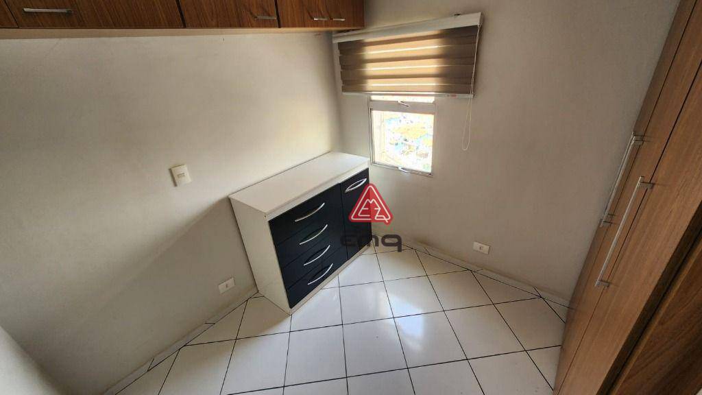 Apartamento à venda com 3 quartos, 70m² - Foto 2