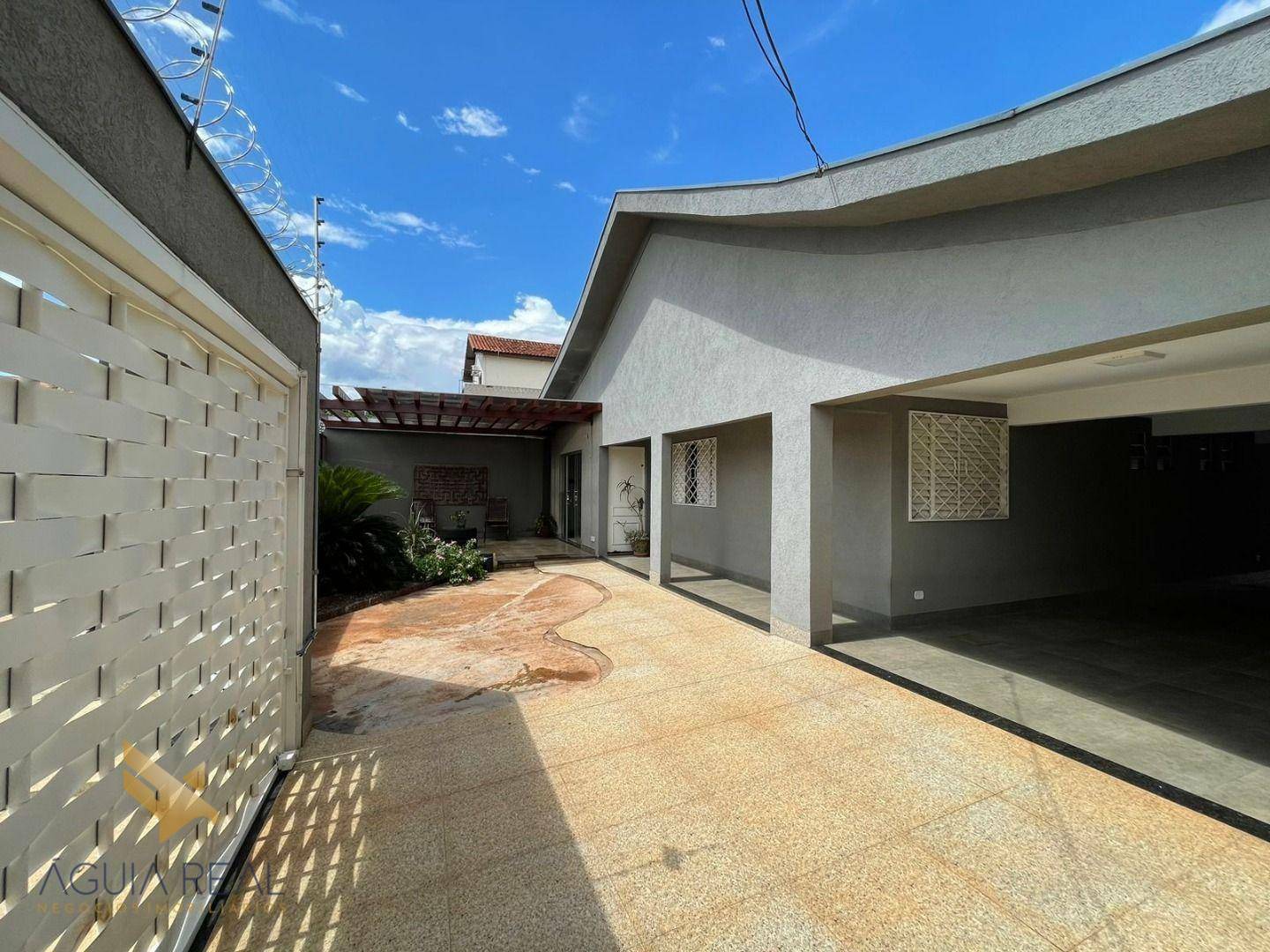 Casa à venda com 4 quartos, 230m² - Foto 4