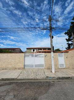 Sobrado à venda com 4 quartos, 200m² - Foto 1