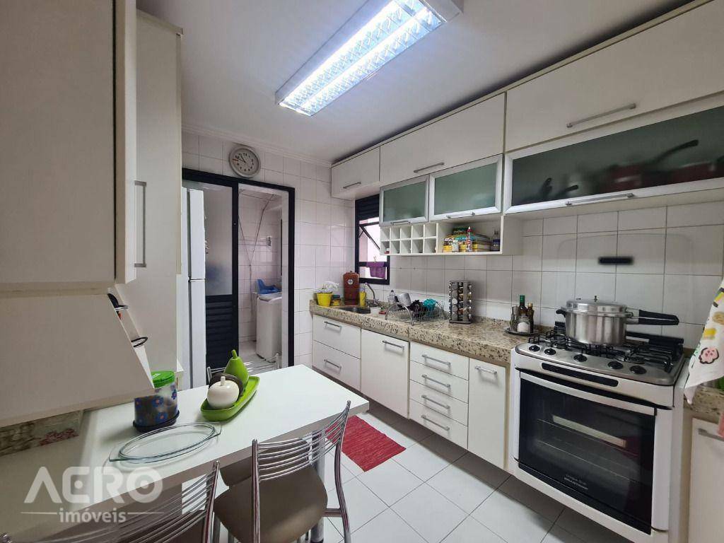 Apartamento à venda com 3 quartos, 107m² - Foto 9