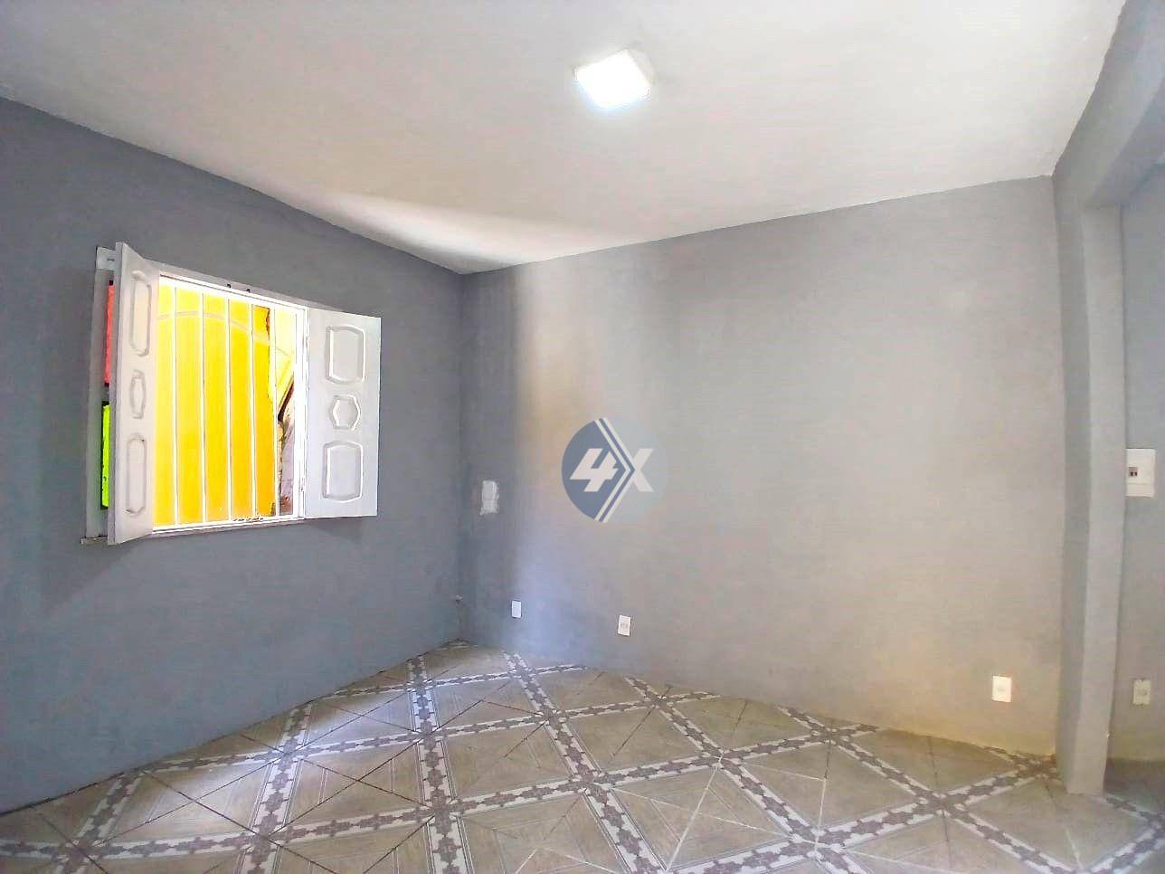 Casa à venda com 4 quartos, 210m² - Foto 2