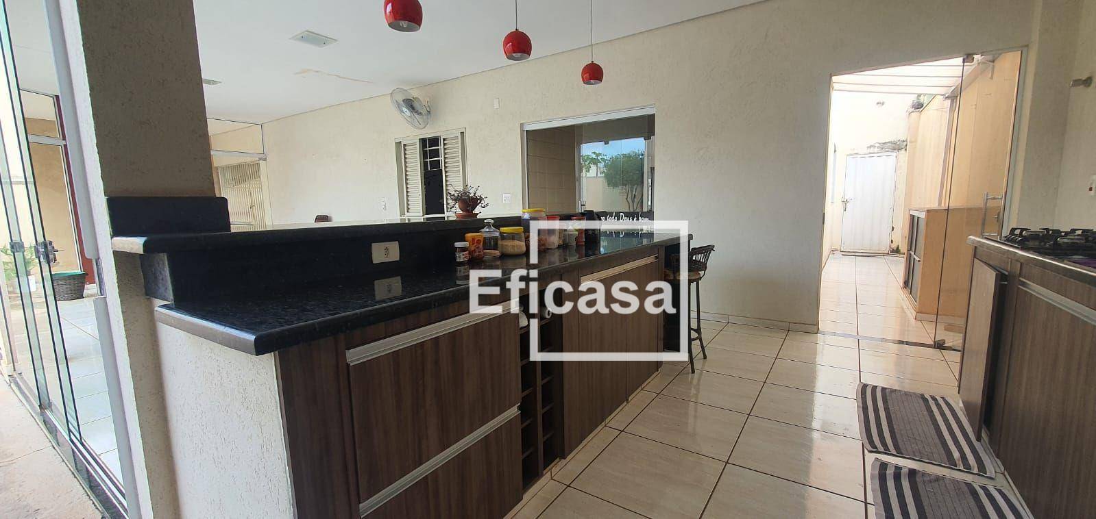 Casa à venda com 3 quartos, 230m² - Foto 4