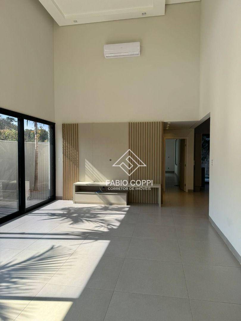 Casa de Condomínio à venda com 4 quartos, 290m² - Foto 3