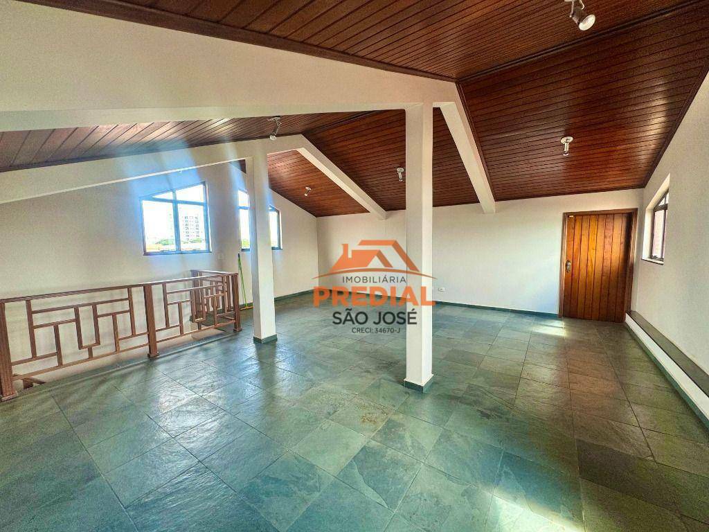 Sobrado à venda com 3 quartos, 400m² - Foto 4