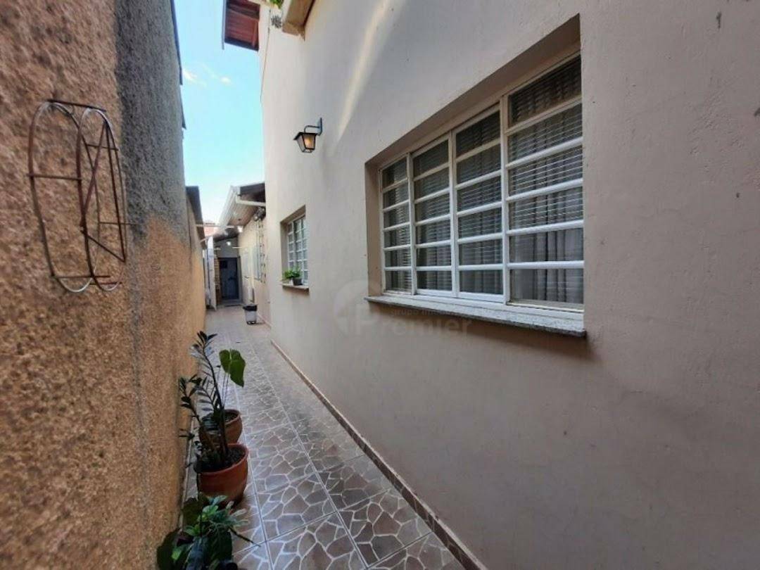 Casa à venda com 3 quartos, 229m² - Foto 3