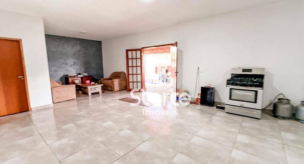 Chácara à venda com 3 quartos, 270m² - Foto 3